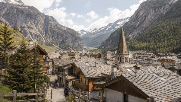 A quelle altitude se trouve le village de Val d'Isère : état des lieux et caractéristiques